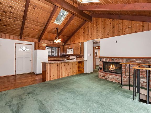 4th image of 443 Iris Dr