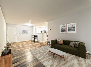 408 E 15th St #107, Pella, IA 50219
