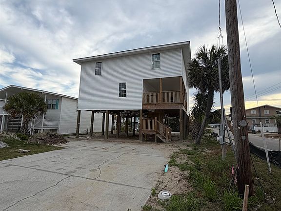 2nd image of 300 44th Ave. N