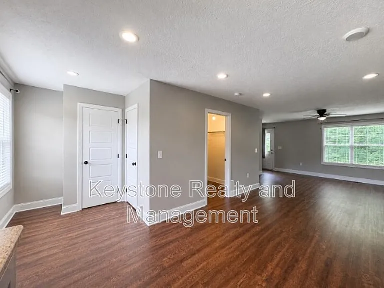 146 Village Dr — Photo 6
