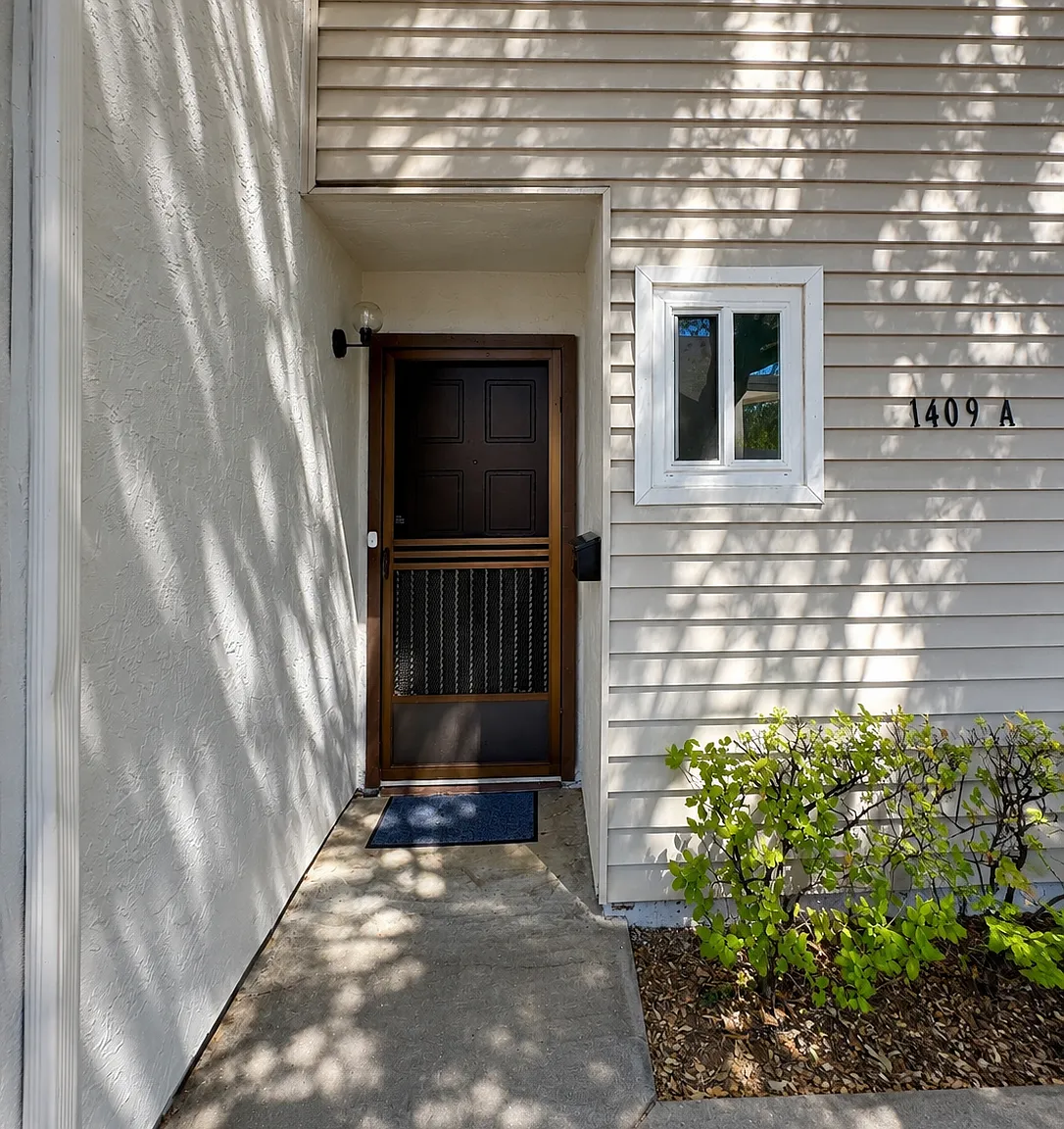 1409 Bel Air Dr — Photo 3