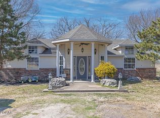 2953 Rowan Dr, Seneca, MO 64865