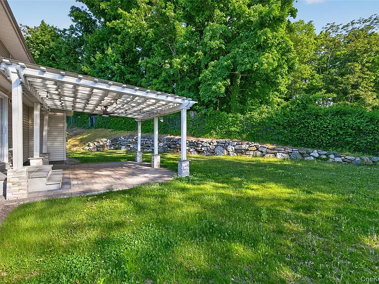 8 Lee Gray Ct — Photo 31