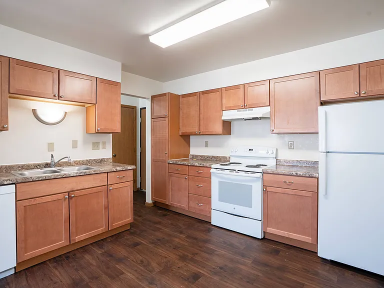 Fargo, ND Birchwood 2 Apartments | 21A | Kitchen