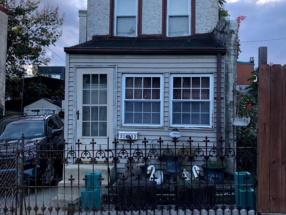 1st image of 2102-04 E Clementine St