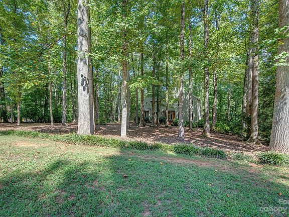4th image of 2805 Wimbledon Dr