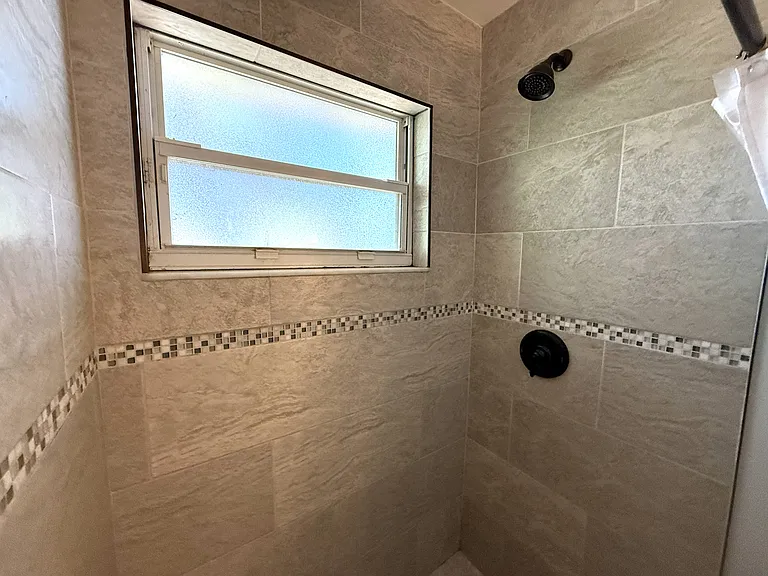 668 Hampton Dr NE — Photo 24