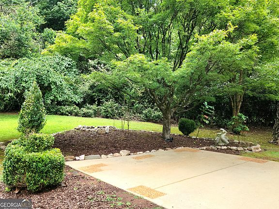 3rd image of 345 Richard Way