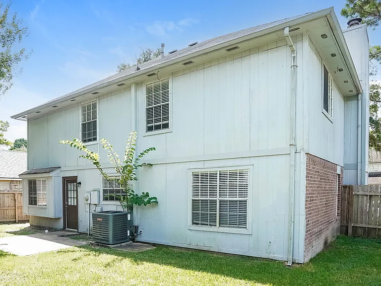 8206 Holmwood Dr — Photo 17