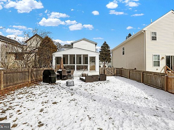 5th image of 1062 Trewellyn Ave