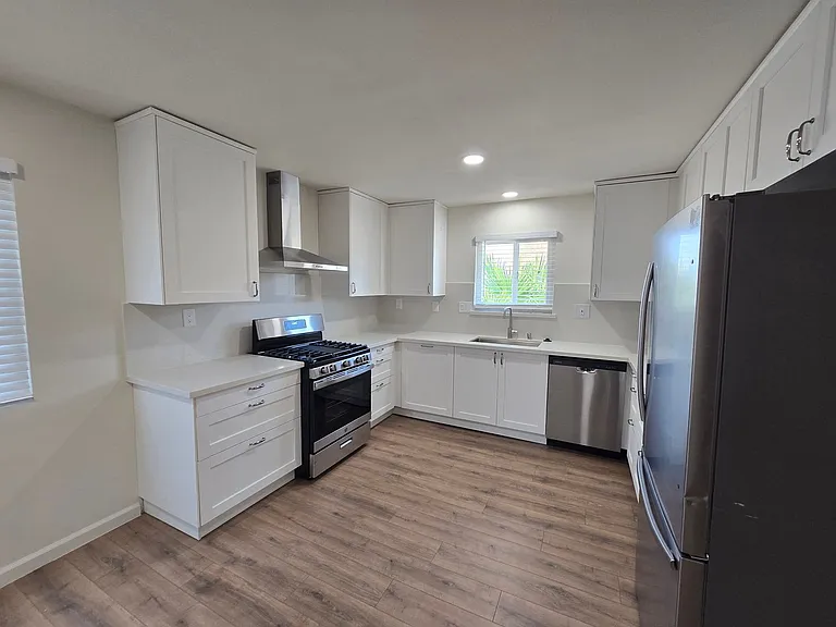 801 Capehart Ct — Photo 18