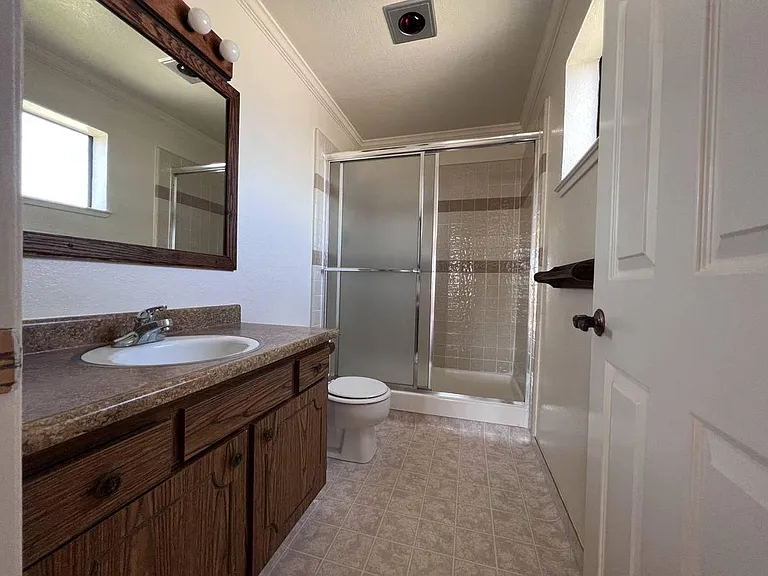 500 Poplar Avenue (903r) — Photo 10