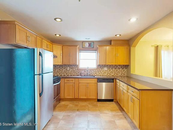5th image of 200 Shotwell Ave