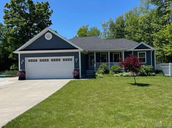 4247 Janice Ct, Fort Gratiot, MI 48059