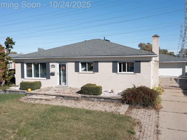 30218 Palomino Dr, Warren, MI 48093