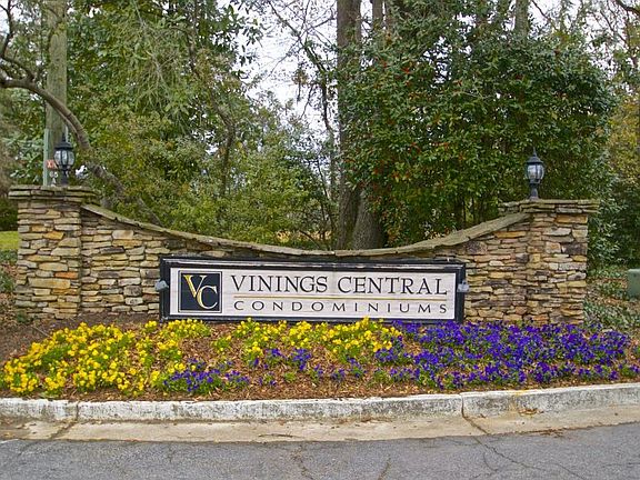 4th image of 2674 Vinings Central Dr
