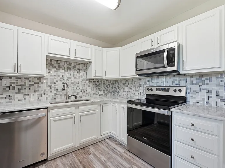 254 E Iris Ln — Photo 13