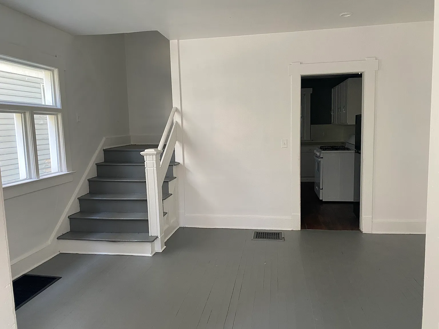 3 bed, $1,400 — Photo 3