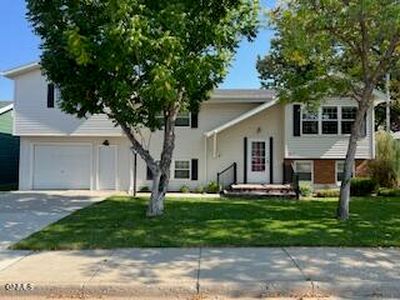 512 5th St NE, Watford City, ND, 58854