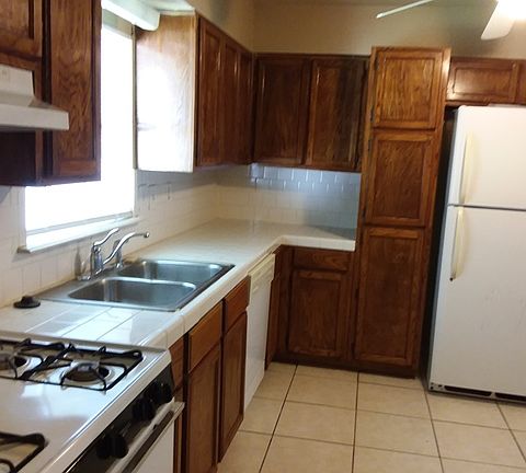 3rd image of 707 Briggs St