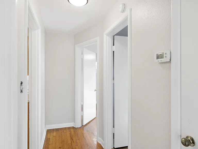 301 Wygoda Cir — Photo 5