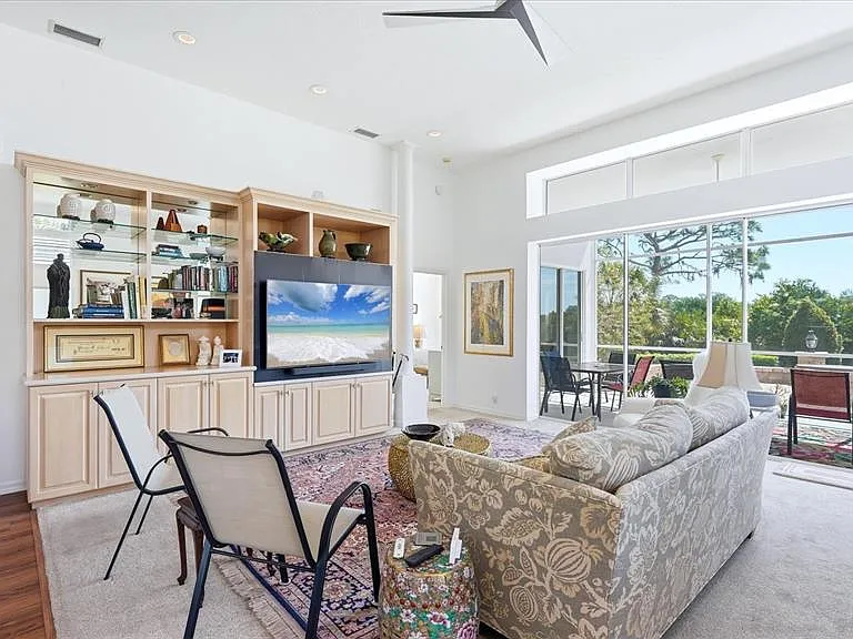 8009 Hampton Ct — Photo 8