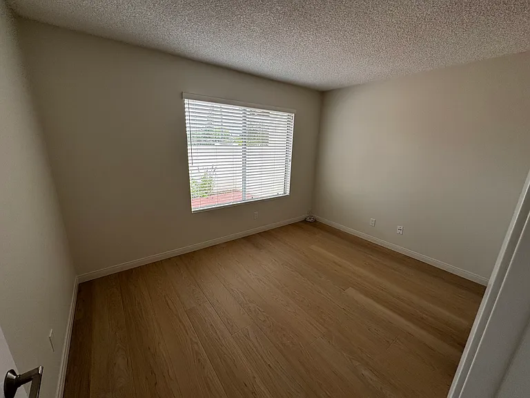 322 Volney Ln — Photo 3