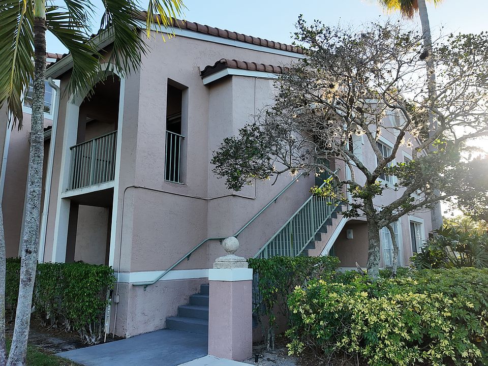 1st image of 12118 Saint Andrews Pl APT 207