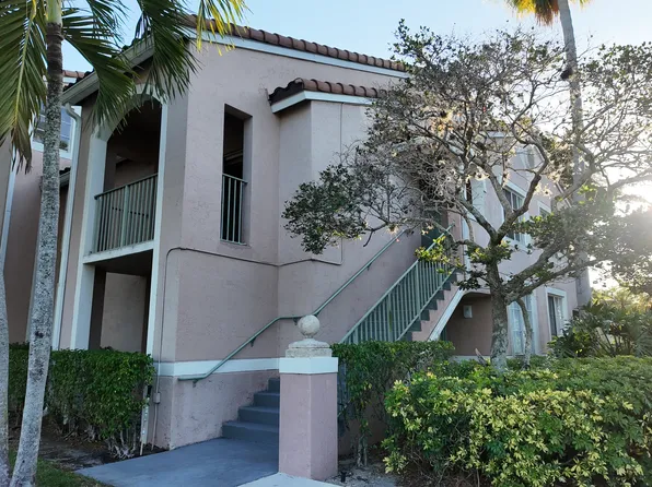 12118 Saint Andrews Pl APT 207, Hollywood, FL 33025