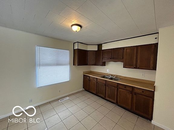 5th image of 4814 Leone Dr