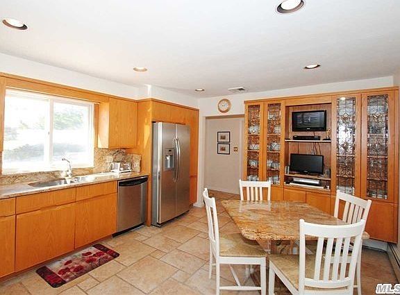3rd image of 37 Wintergreen Dr