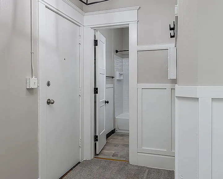 Elegant Renovation! HUGE 1 Bed 1 Bath Available Now! — Photo 28