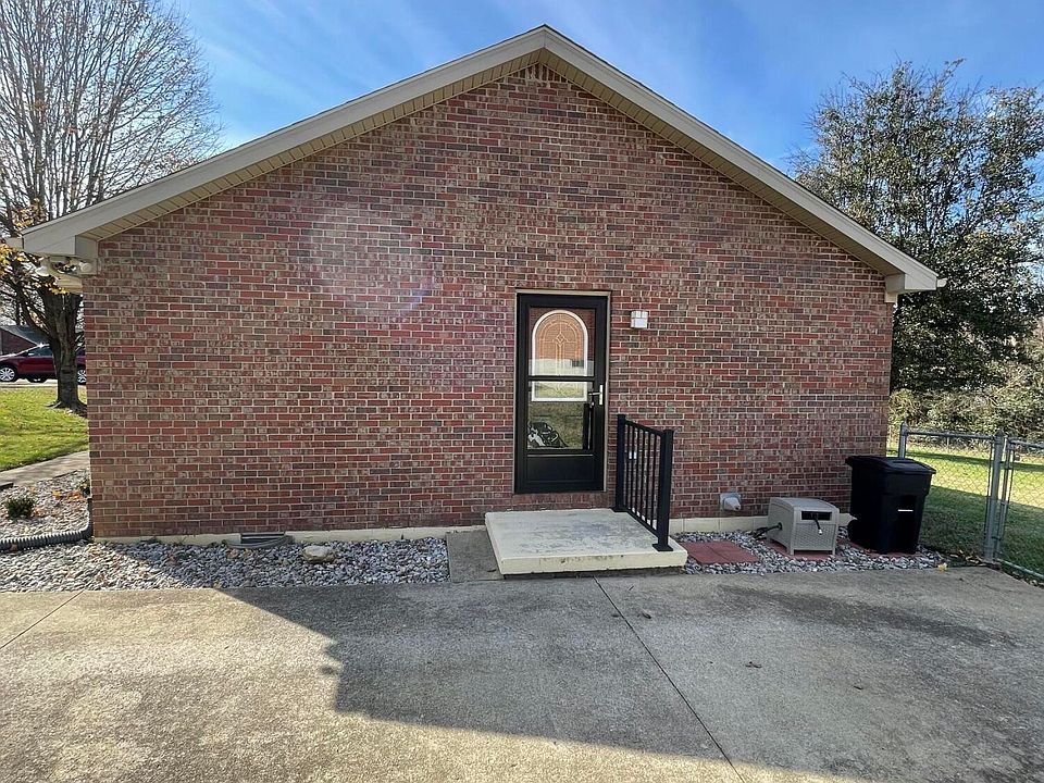 2nd image of 122 Valleyview Dr