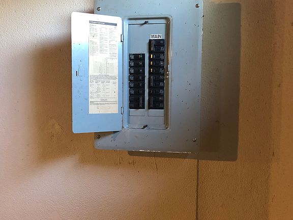 4th image of 49210 Arlington Ct