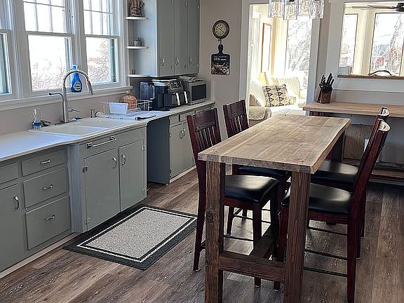 5th image of 581 Willow Creek Rd