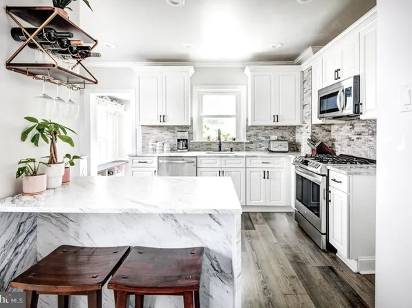 53 Grove Ave, Devon, PA 19333