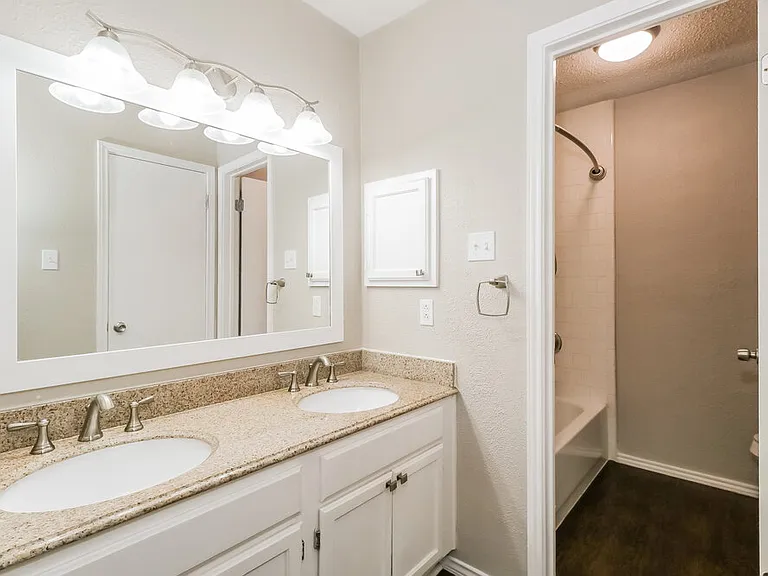 606 Clearwater Trl — Photo 10