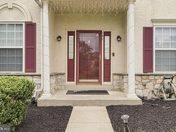 5th image of 101 Tennyson Ln