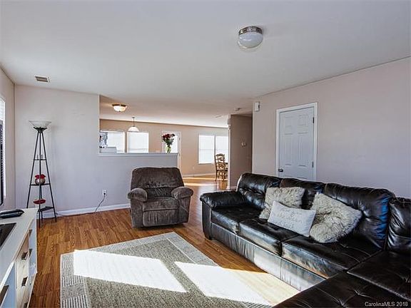 4th image of 1420 Winter Dr