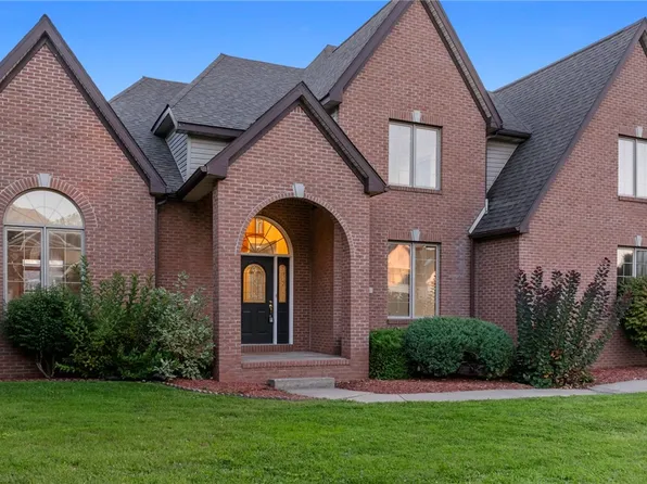 6022 Southland Dr, Erie, PA 16509