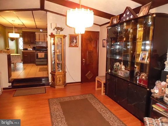 4th image of 1025 Wolf St