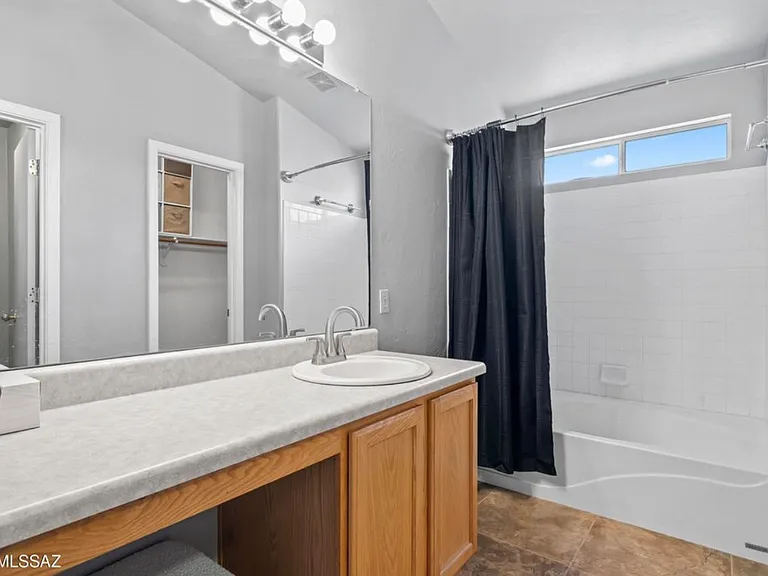 8807 S Desert Rainbow Dr — Photo 5
