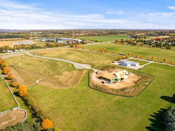 W302N7532 CANTER COURT #Lt1, Hartland, WI 53029