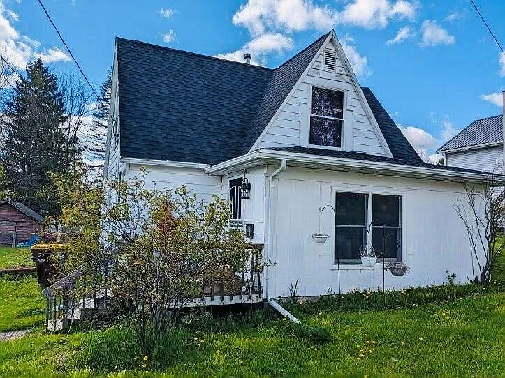 419 Johnson St photo 1