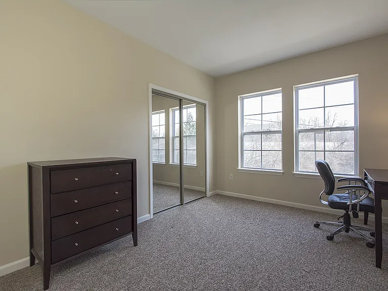 East Bay I Apartments — Photo 11