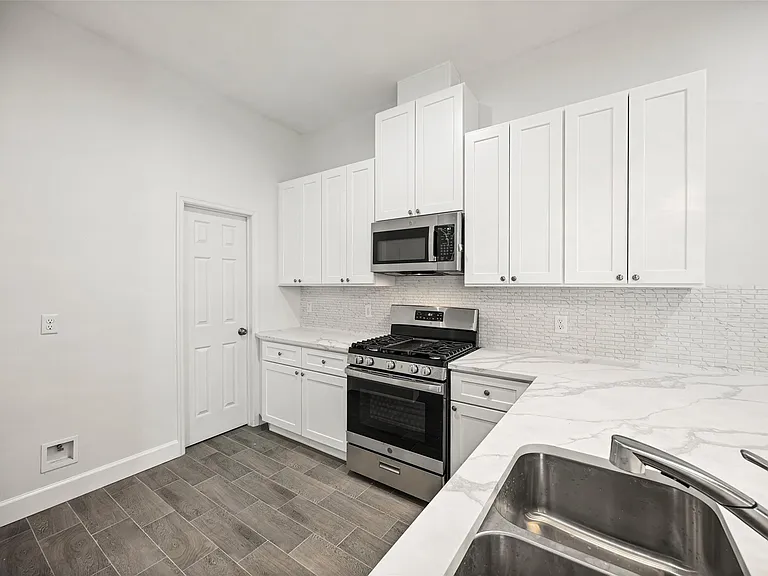 1550 A&b Lombardy St — Photo 7