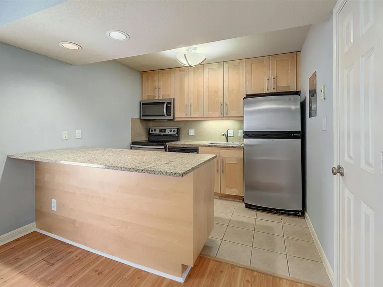 7685 Northcross Dr #624 — Photo 12