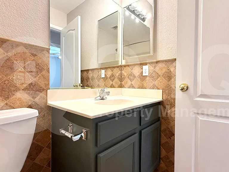 1733 E Harrison St — Photo 20