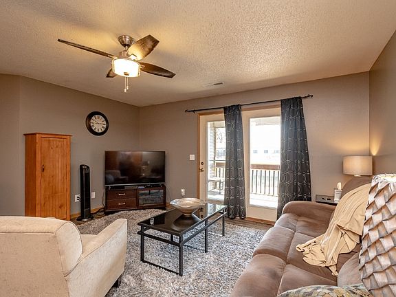 3rd image of 540 Augusta Cir