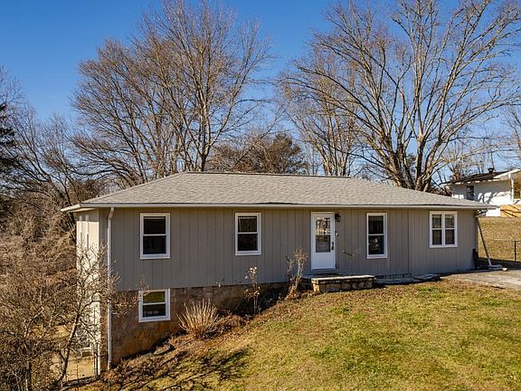 2nd image of 3311 Summit Dr
